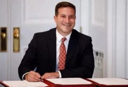 移民部长爆料新闻视频,新闻视频揭秘移民政策内幕