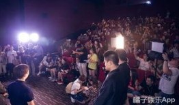 娱乐爆料开场,明星幕后故事大揭秘！