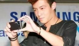 娱乐吃瓜酱男生拍照