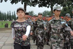 爆料小助手军训视频怎么弄,揭秘爆料小助手训练瞬间