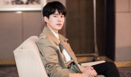 娱乐吃瓜酱男生拍照